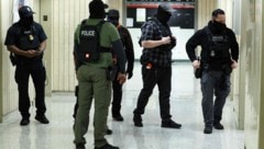 US-Behörden suchen nach illegalen Einwanderern.