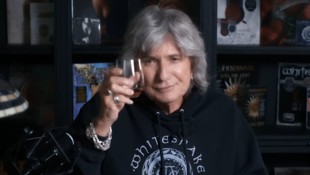 Ein letztes „Cheers“ für die Fans: Whitesnake-Legende David Coverdale verabschiedet sich in die ...