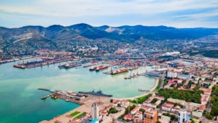 Noworossijsk ist unter anderem als Marinestützpunkt der russischen Schwarzmeerflotte von ...