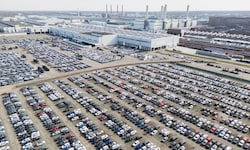 Auf Auto- und Lastwagenimporte aus der EU in die USA soll ab kommender Woche ein Zollsatz von 25 ...