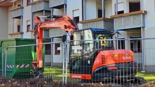 Schon seit Wochen stehen die Bagger im Hülgerthpark. Bis Jahresende wird das zweite Seniorenheim ...