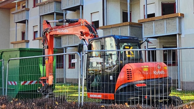 Schon seit Wochen stehen die Bagger im Hülgerthpark. Bis Jahresende wird das zweite Seniorenheim ...