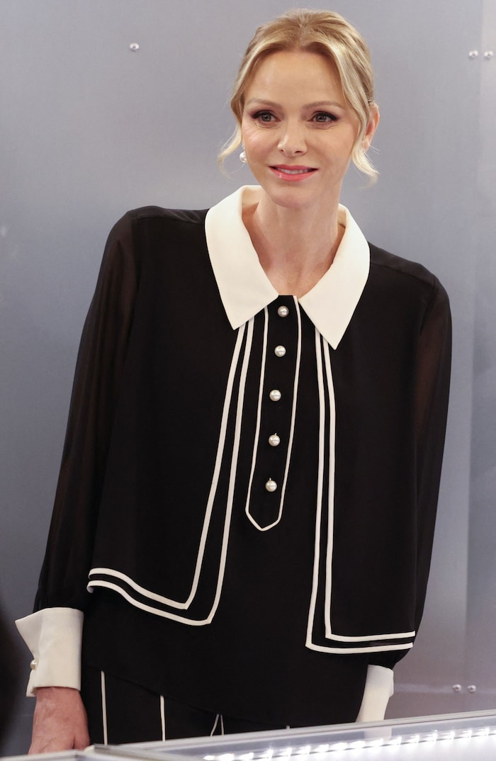 Das Outfit des französischen Labels Edward Anchour sorgt für eine optische Illusion.