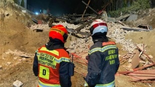 Der Einsturz eines im Umbau befindlichen Gebäudes löste einen Großeinsatz der Wiener ...