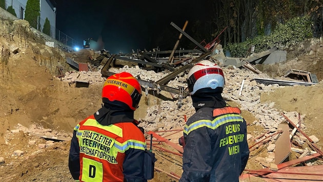 The collapse of a building under renovation triggered a large-scale operation by Vienna's ...