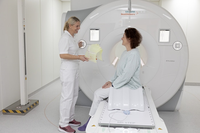 Die hohe Auflösung eines Drei-Tesla-MRTs zeigt feinste Gewebestrukturen detailreicher als die ...