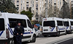 In Marseille ist der Bruder eines Anti-Drogen-Aktivisten in seinem Auto ermordet worden ...
