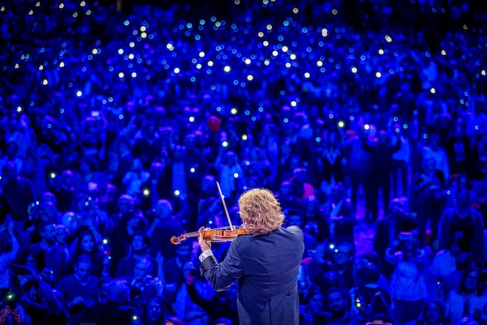 André Rieu begeistert mit Klassischer Musik ein Millionen-Publikum.