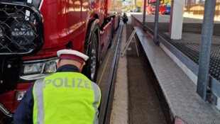 Fast 400 Schwerfahrzeuge wurden unter die Lupe genommen (Symbolbild).