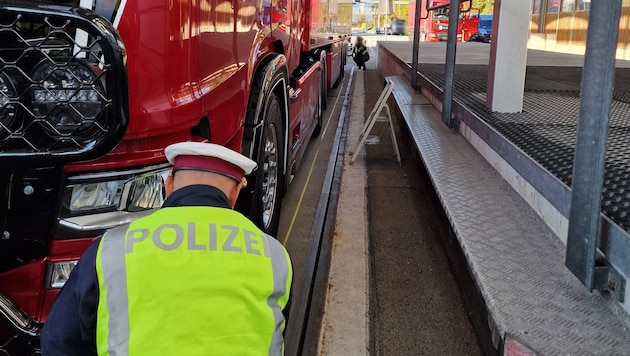 Fast 400 Schwerfahrzeuge wurden unter die Lupe genommen (Symbolbild).