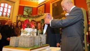 König Charles III. bereitet sich am 14. November 2025 in Merthyr Tydfil darauf vor, eine ...