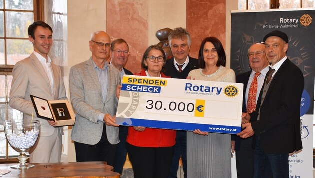 30.000 Euro für den guten Zweck. Vor allem mit Luxusuhr „Aurelia“ bekamen die Loskäufer einen ...