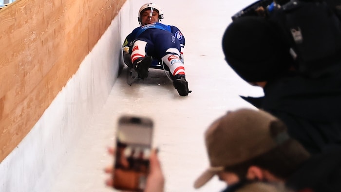 Im November krachte Rodel-Star Jonas Müller noch in die Bande.