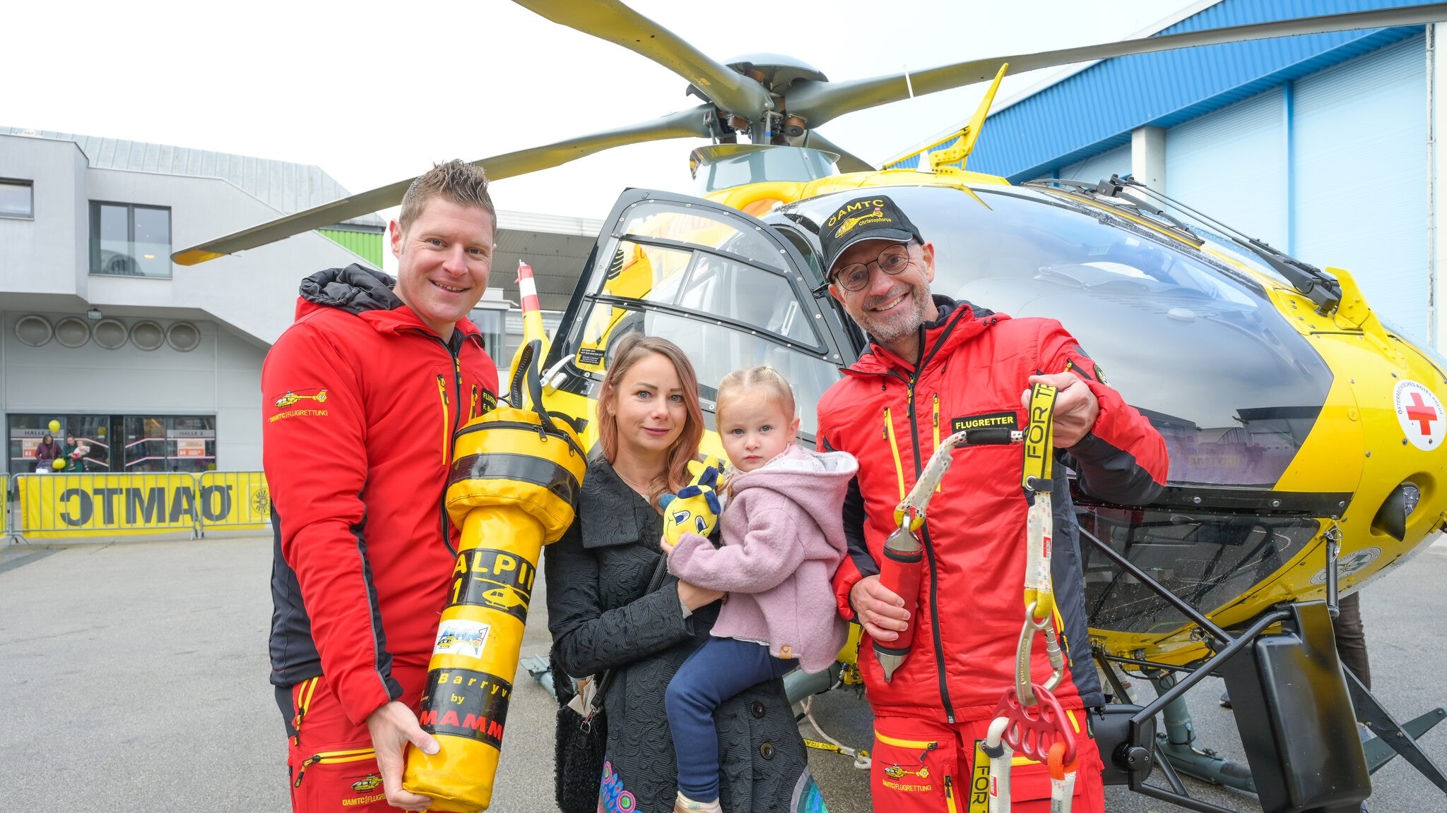 Erstmals auf der Messe in Klagenfurt: Die fliegenden Lebensretter erlauben sogar einen Blick ins ...