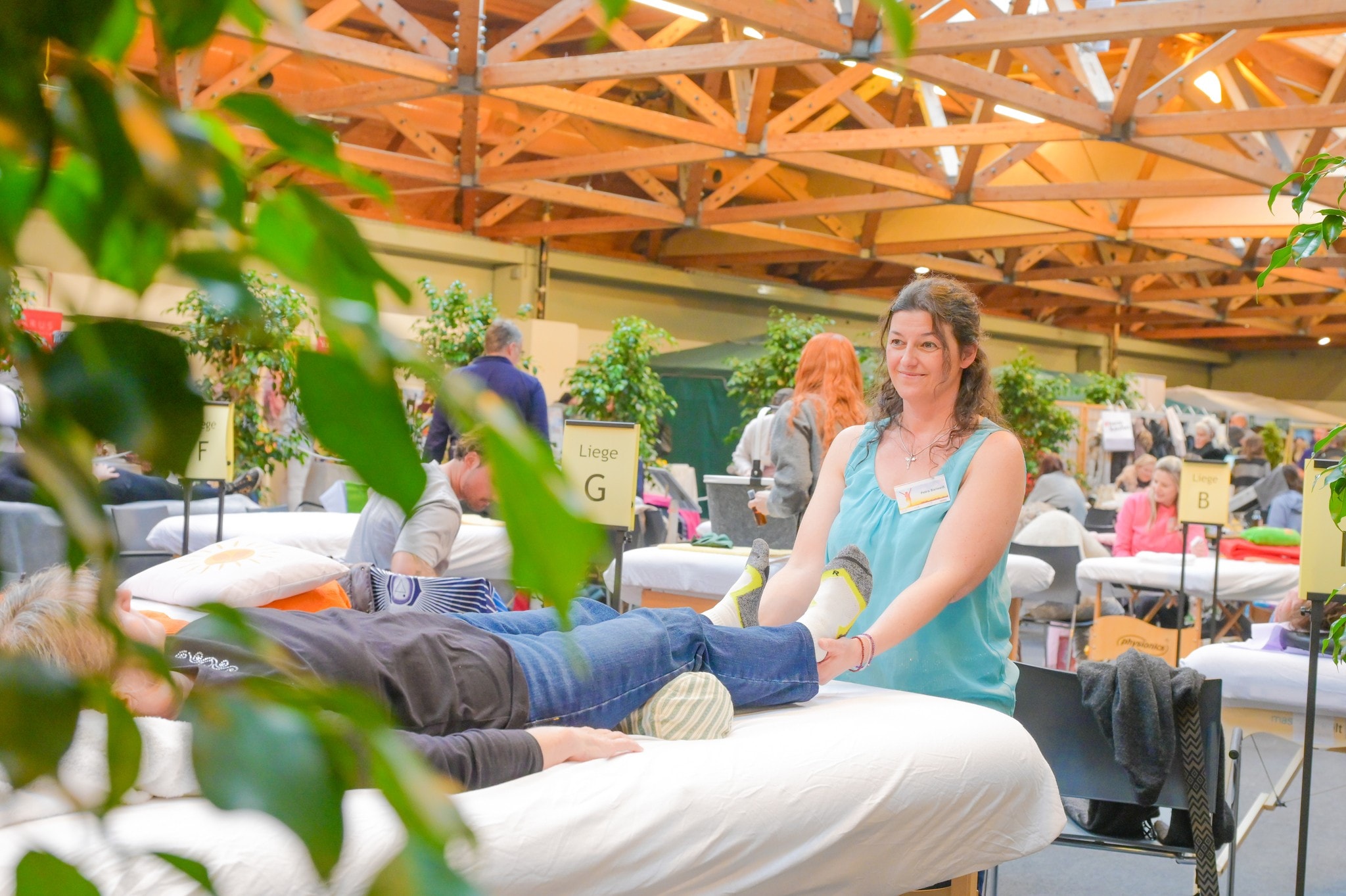 Behandlungen ausprobieren können Besucher auf der „Spirit &amp; Energetik“-Messe.