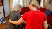Ein Besuch im Tageszentrum wirkt gegen Einsamkeit und hilft auch Angehörigen.