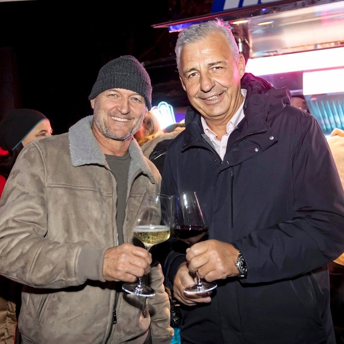 Zeigten sich beeindruckt: Gerhard Freund und Thomas Weber (rechts).