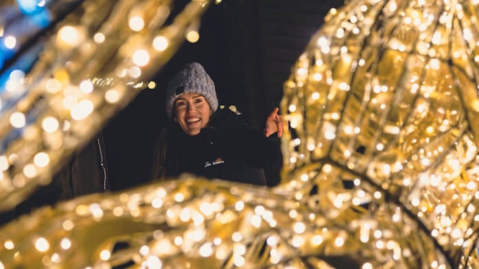 Funkelnde Lichter und zauberhafte Installationen bringen einen Hauch von Magie in die dunkle ...