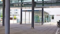 Die Frau erlag im UKH ihren schweren Verletzungen.