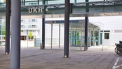 Die Frau erlag im UKH ihren schweren Verletzungen.
