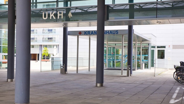 Die Frau erlag im UKH ihren schweren Verletzungen.