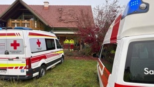 Das Dach des Hauses wurde bei der Explosion beschädigt.