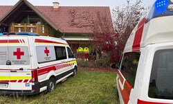 Das Dach des Hauses wurde bei der Explosion beschädigt.