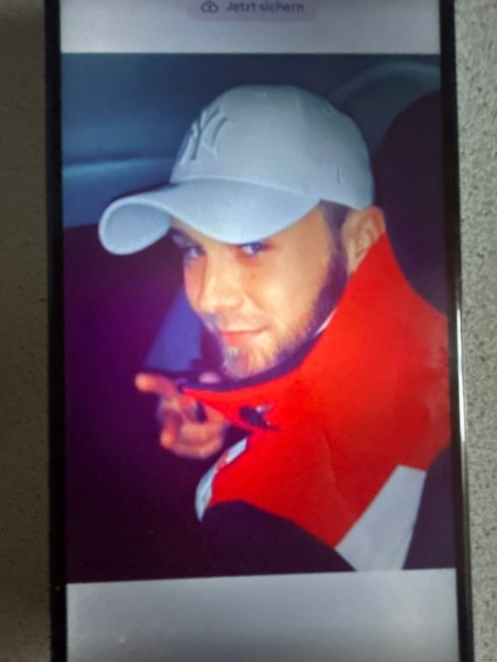 Dieser junge Mann wird nun gesucht.