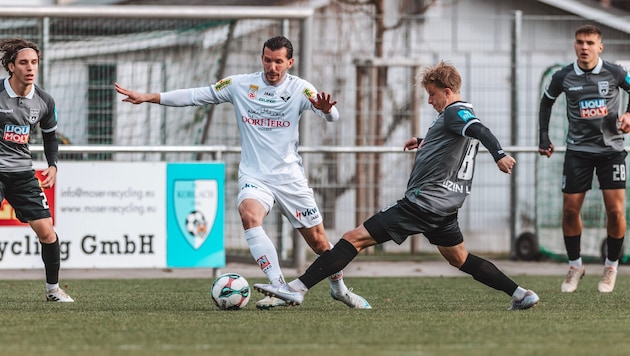 Keine Tore für Alexander Gorgon (Mitte) und seine Altacher Teamkollegen.