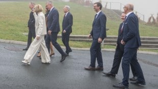 Mario Kunasek: Hahn im Korb nicht nur beim Dinner, auch am Weg zum Gruppenfoto