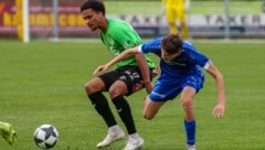 Moussa Dembele (li.) traf doppelt für Grünau.