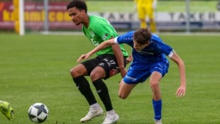 Moussa Dembele (li.) traf doppelt für Grünau.