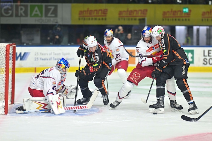 Atte Tolvanen musste im zweiten Drittel dreimal hinter sich greifen