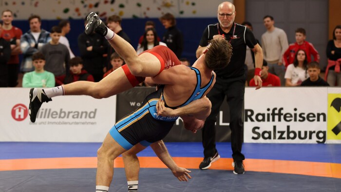 Markus Ragginger (blau) schont sich nur äußerst ungern