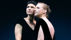 Sie spielen alles, den Herrscher, die Gattin, beider Töchter, den Seher, den Chor: Alicia ...