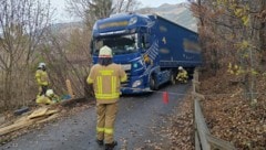 Die Bergung des Sattelzuges gestaltete sich schwierig.