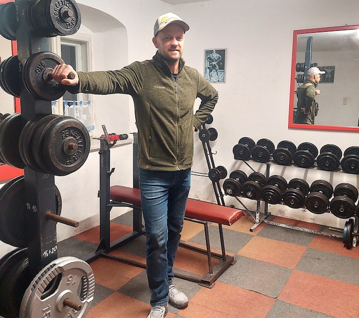 Franz Greifensteiner im Langhantel-Raum