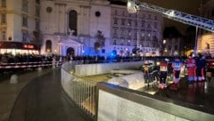 Zu einem ungewöhnlichen Rettungseinsatz ist es am Freitagabend am Michaelerplatz in der Wiener ...
