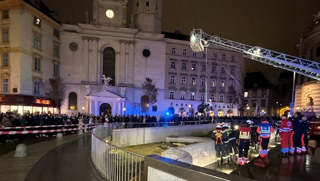 Zu einem ungewöhnlichen Rettungseinsatz ist es am Freitagabend am Michaelerplatz in der Wiener ...