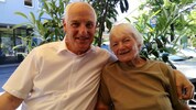 Herzlich: Montagnolli mit seiner Kinderdorf-Mutter Annemarie bei einem Treffen viele Jahre ...