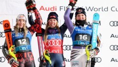 Mikaela Shiffrin (Mitte) siegte vor Lara Colturi (l.) und Emma Aicher.