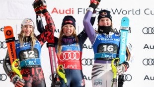 Mikaela Shiffrin (Mitte) siegte vor Lara Colturi (l.) und Emma Aicher.