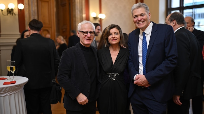 ÖGK-Tirol GF Arno Melitopulos-Daum, Renate Danler, Vizepräsidentin „Club Tirol“, und Rupert ...