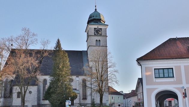 In der Gemeinde Pettenbach in OÖ ist die Trauer nach dem tödlichen Unfall groß.
