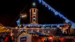 Adventmärkte wie jener in St. Pölten sorgen für eine tolle Stimmung und ziehen viele Besucher an ...