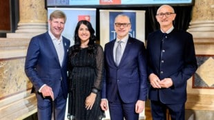 Stephanie Venier und Josef Aschbacher (2. v. re.) mit LH Anton Mattle (re.) und Julian ...