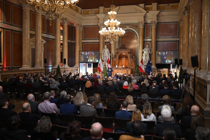 Der Große Saal in der Universität Wien war bis auf den letzten Platz gefüllt.