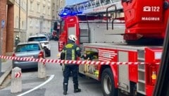 Die Berufsfeuerwehr rückte aus und sperrte den Brandort ab