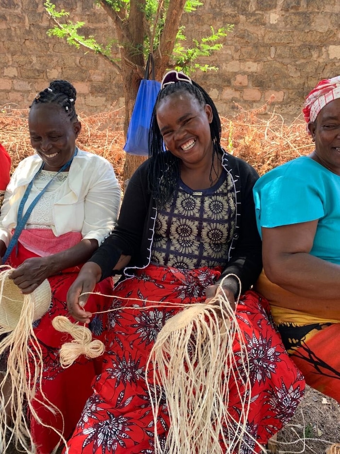 Die Frauen aus Kenia bei der Arbeit.
