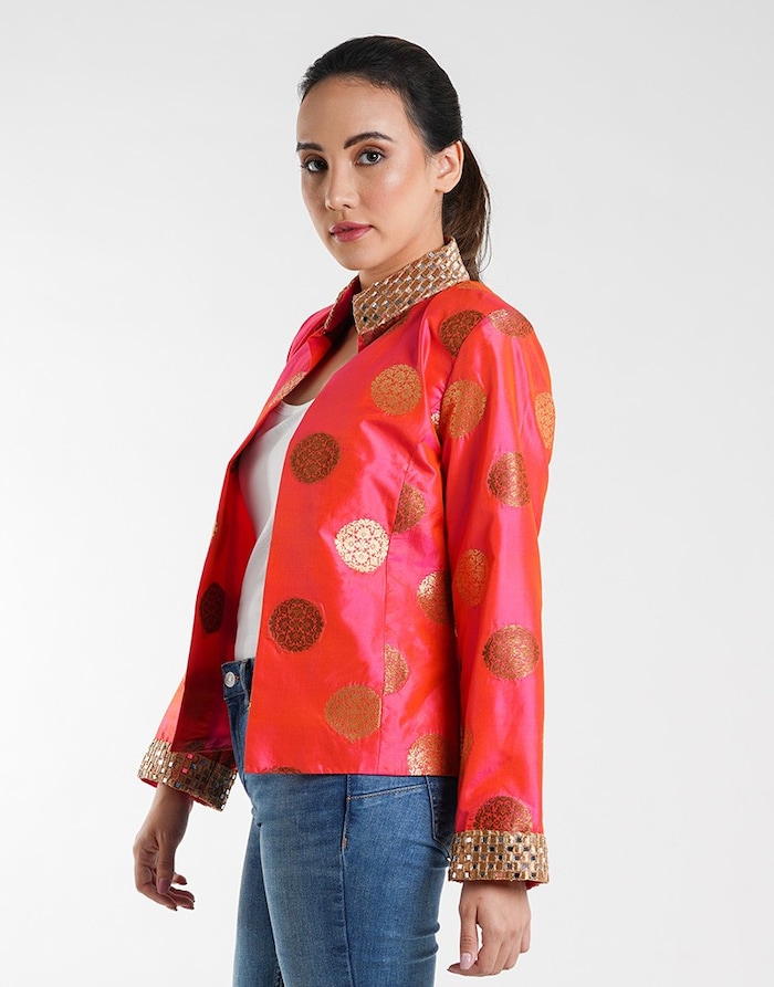 Eine Jacke aus der Prêt-à-Porter-Kollektion.